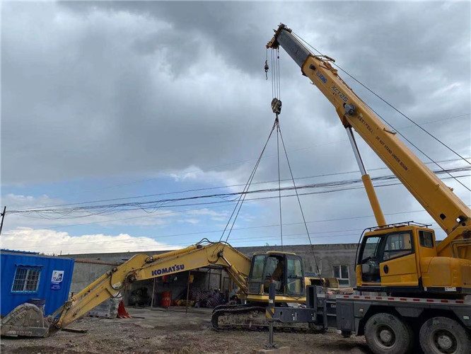 友好区25吨吊车的工作半径是多少？